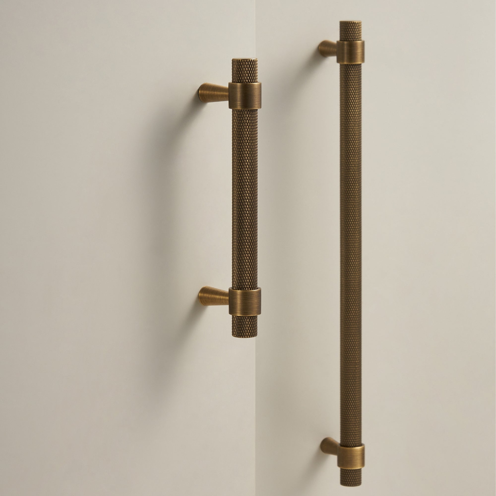 Griff CH016 | Gerändelt | Antik Messing