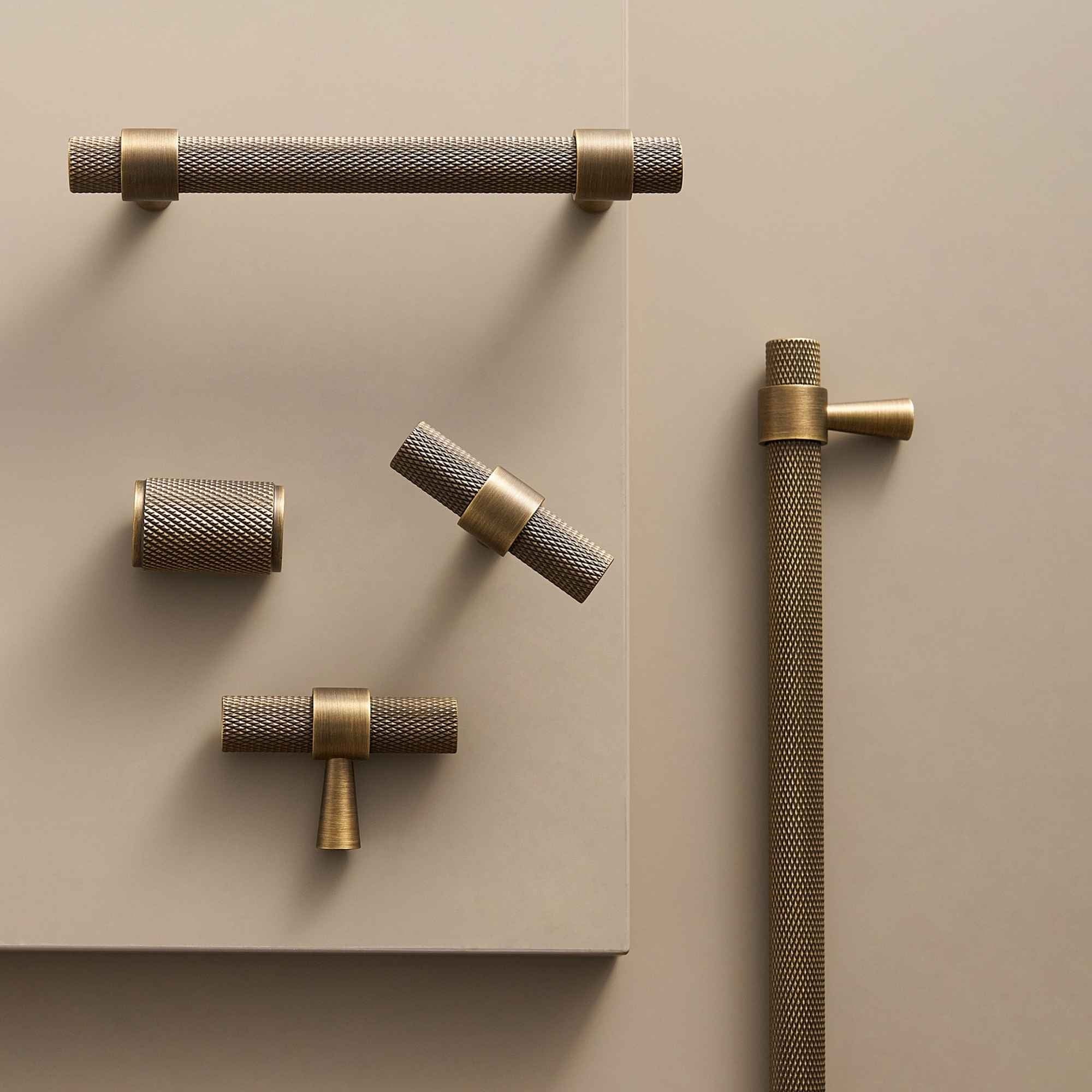 T-bar CH016 | Knurled | Antique Brass