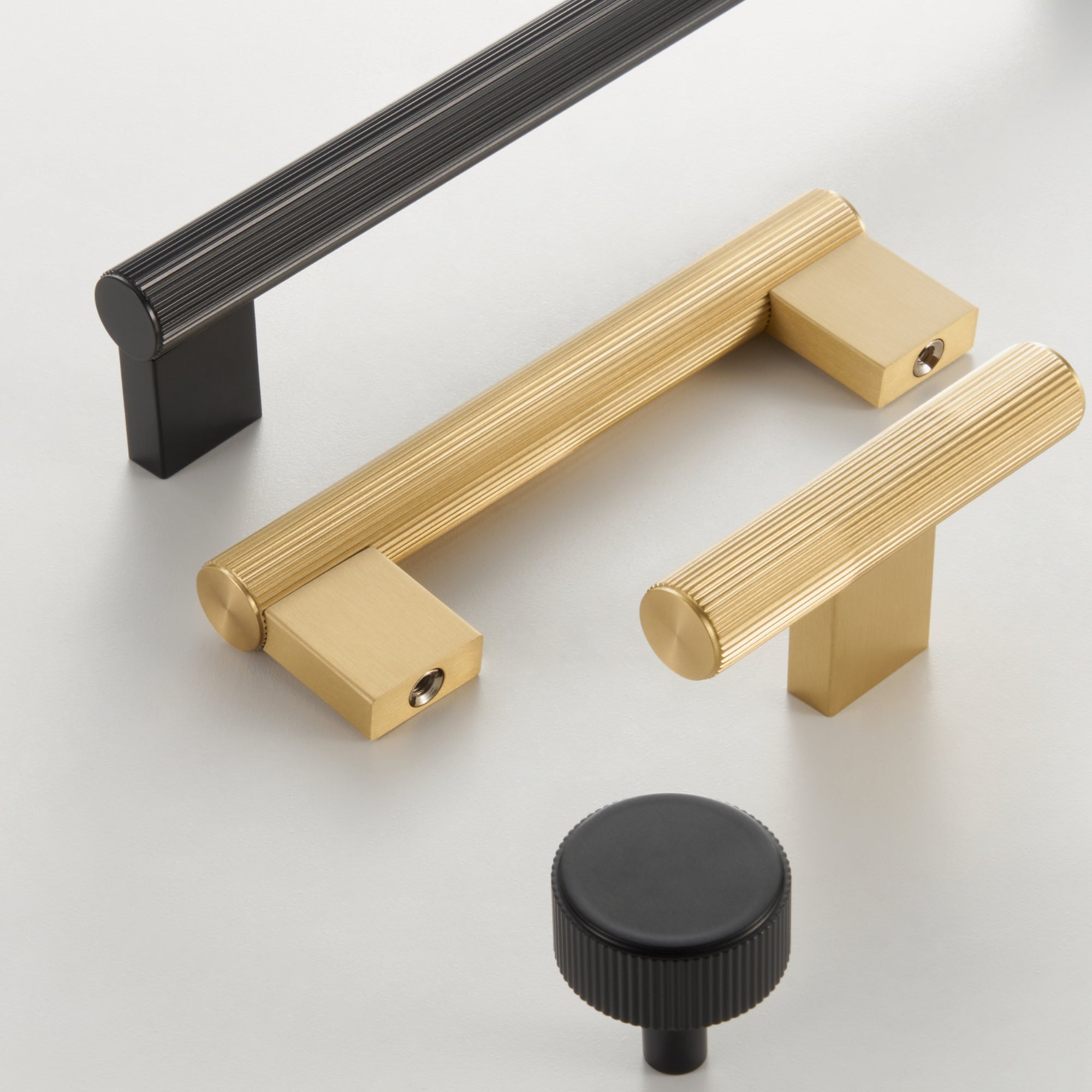 Barra a T CH052 | Zigrinata | Ottone