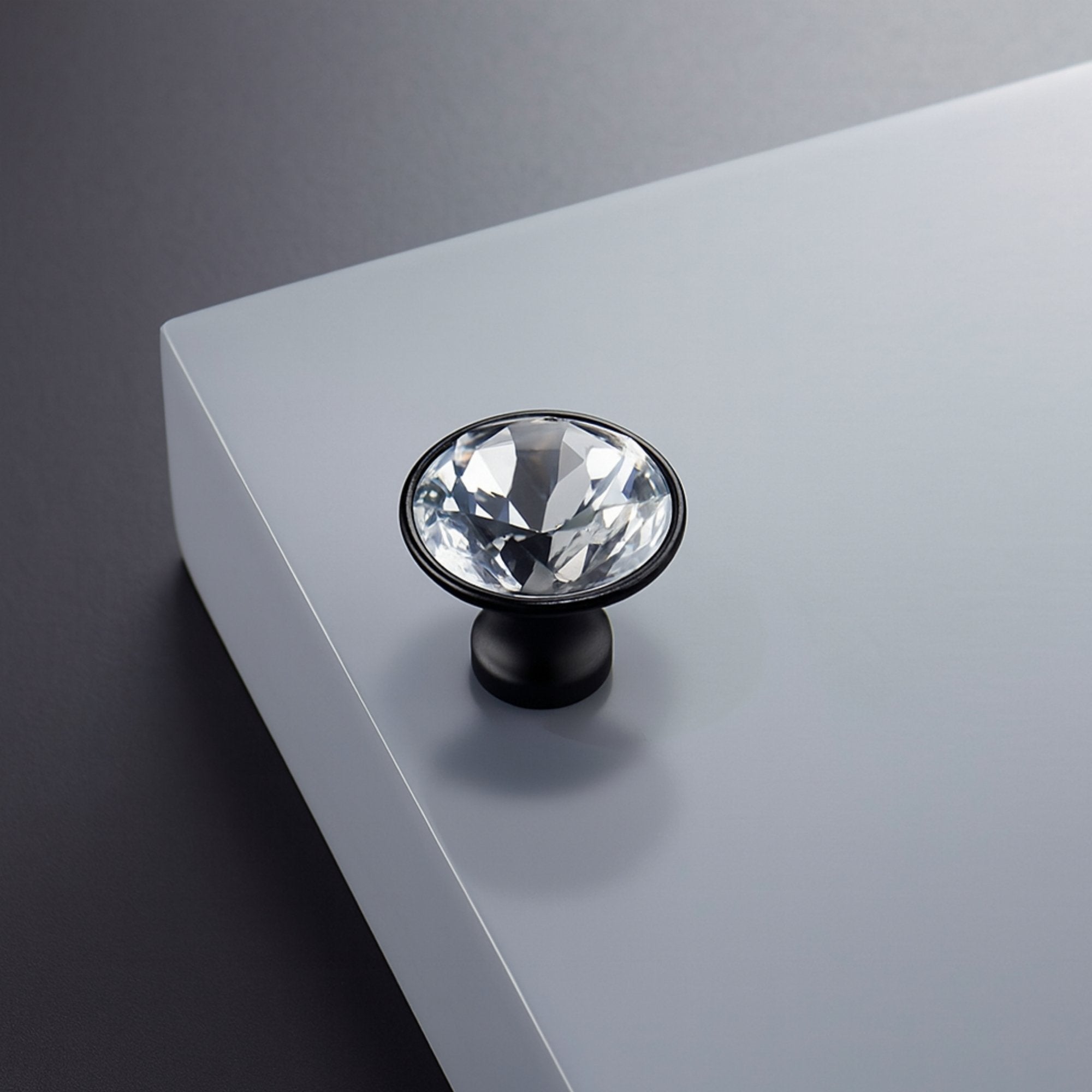 Knob 1044 | Crystal | Black